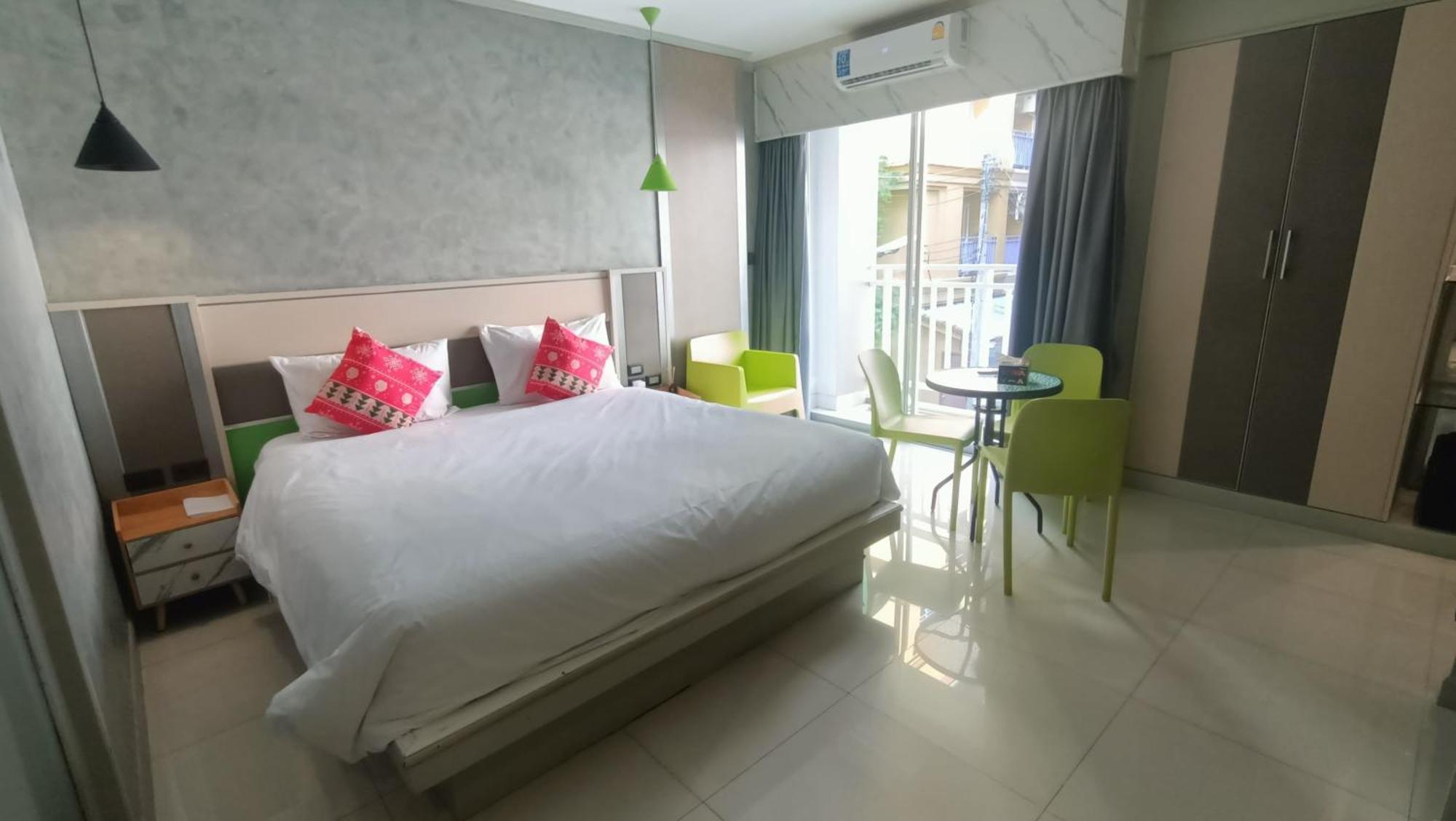 Issara Patong Beach Exterior foto